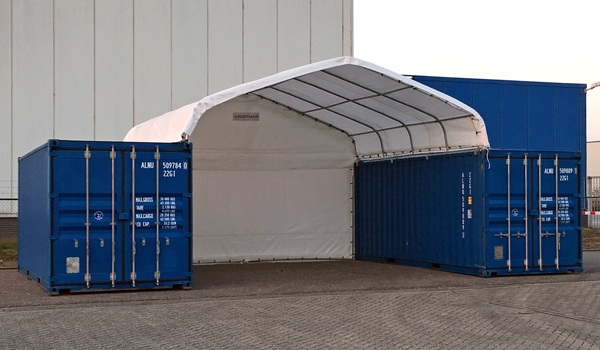 De 7 voordelen van een containeroverkapping ten opzichte van een opslagtent