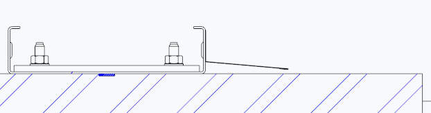 Das “einfache” Tropfblech (rechts im Bild) hat die Form eines liegenden L’s und leitet das Wasser nicht über die Fundamentkante hinaus. 